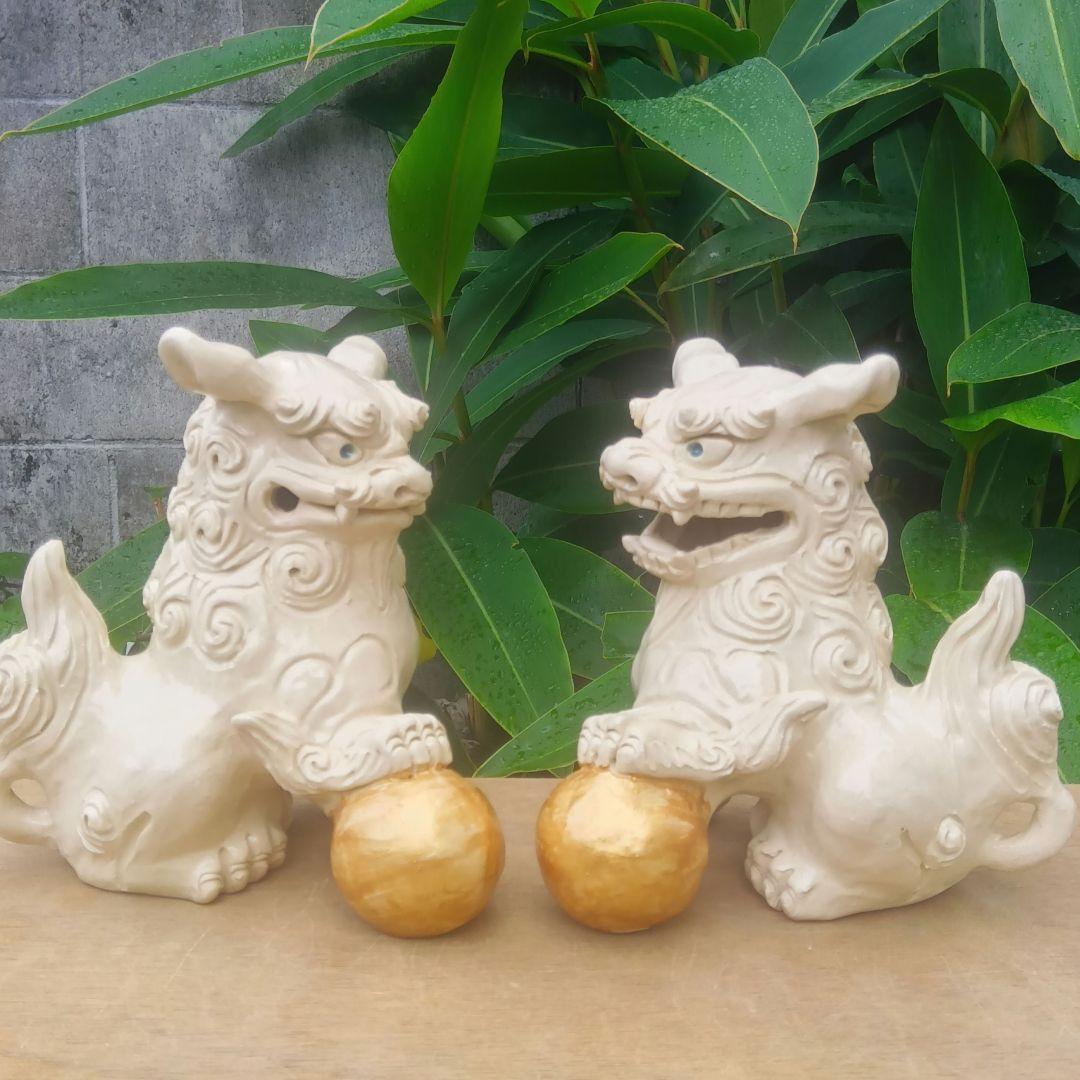 シーサー　白　玉抱き　置物　沖縄　魔除け　縁起物　陶器　やちむん
