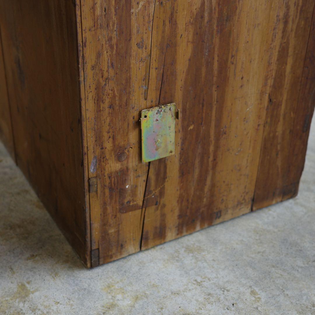 草むしり！　日本の古い引き戸の棚