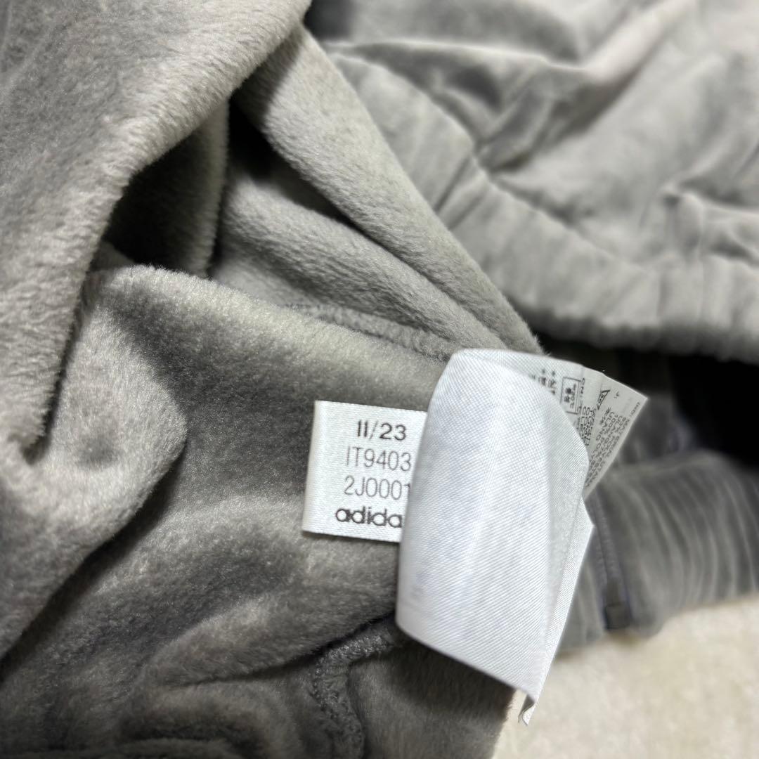 adidas originals トラックジャケット　ベロア　チャコール　グレー