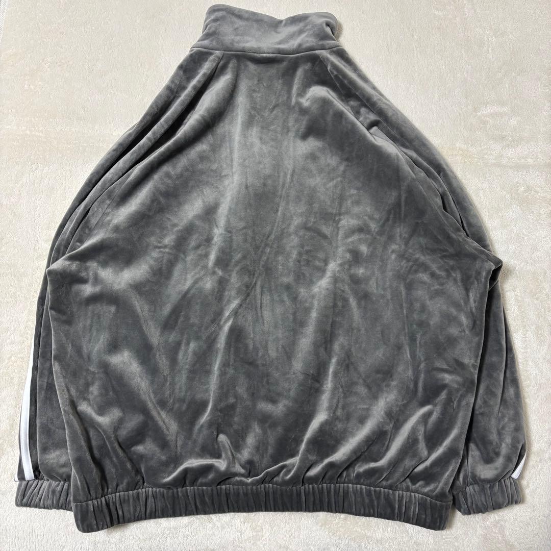 adidas originals トラックジャケット　ベロア　チャコール　グレー
