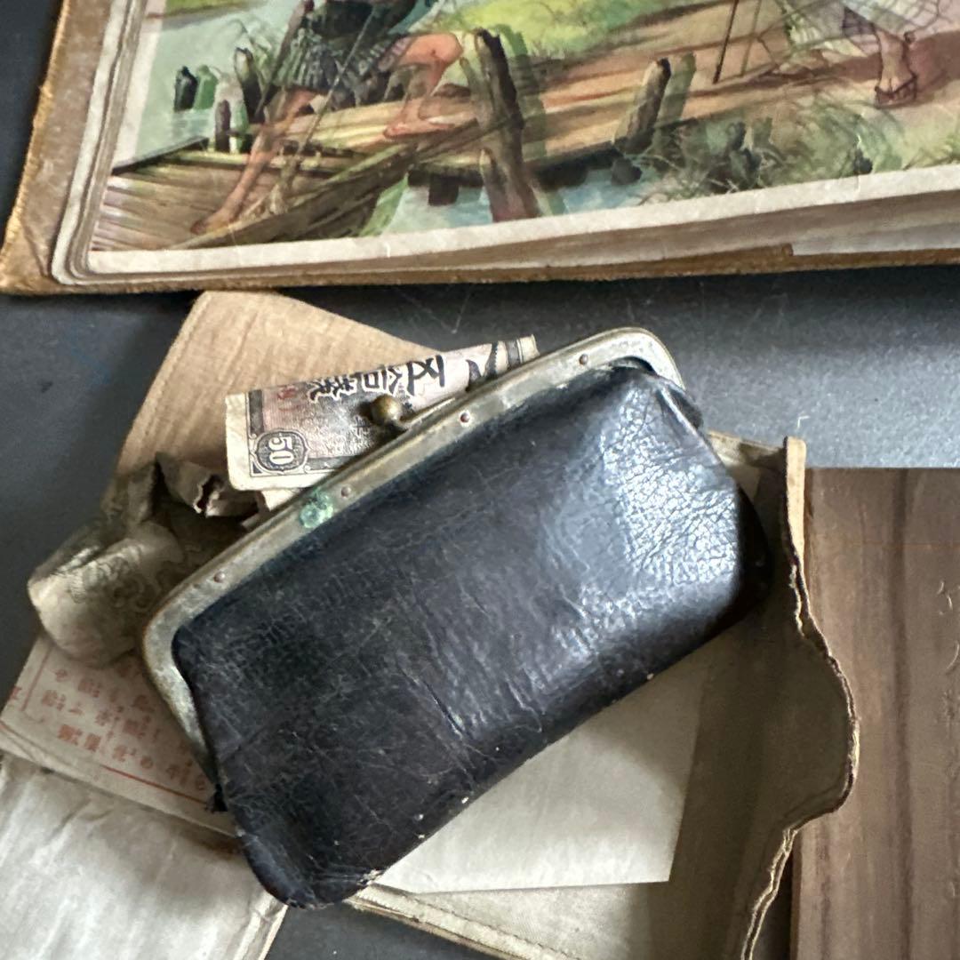 削除前お値下げ‼️蔵出し軍隊手帳や古い財布勲章など財布にお金が入ったまま…