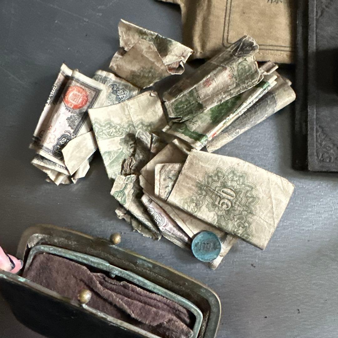 削除前お値下げ‼️蔵出し軍隊手帳や古い財布勲章など財布にお金が入ったまま…
