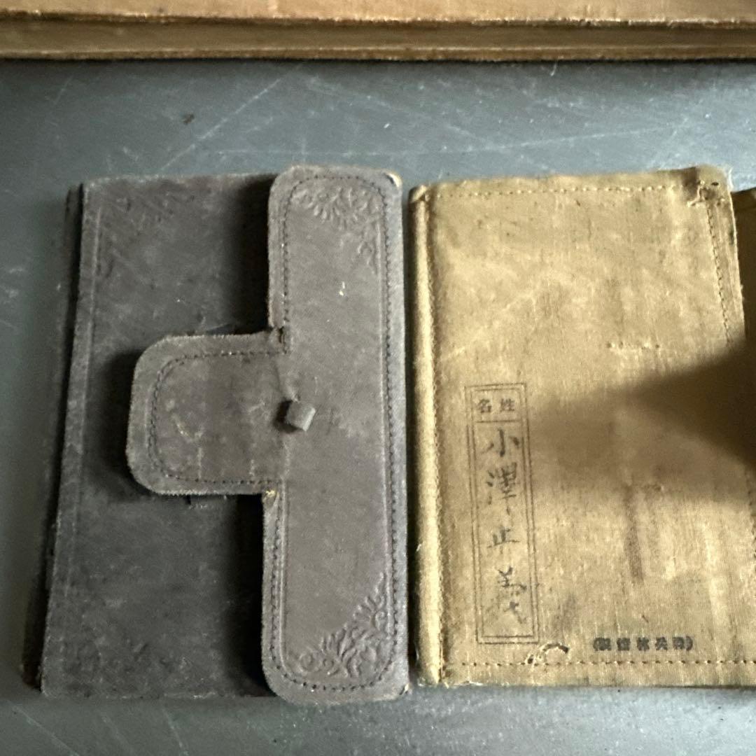 削除前お値下げ‼️蔵出し軍隊手帳や古い財布勲章など財布にお金が入ったまま…
