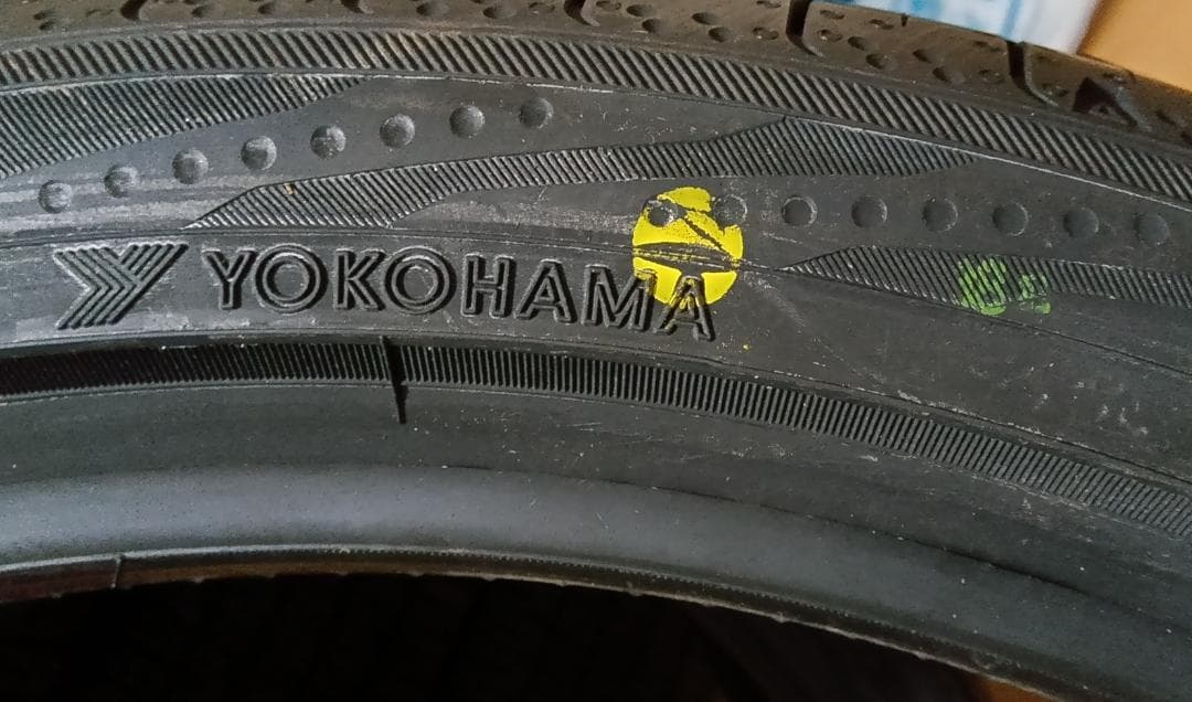 その①送料含日本製未使用2本　245/35R20ヨコハマブルーアースRV03