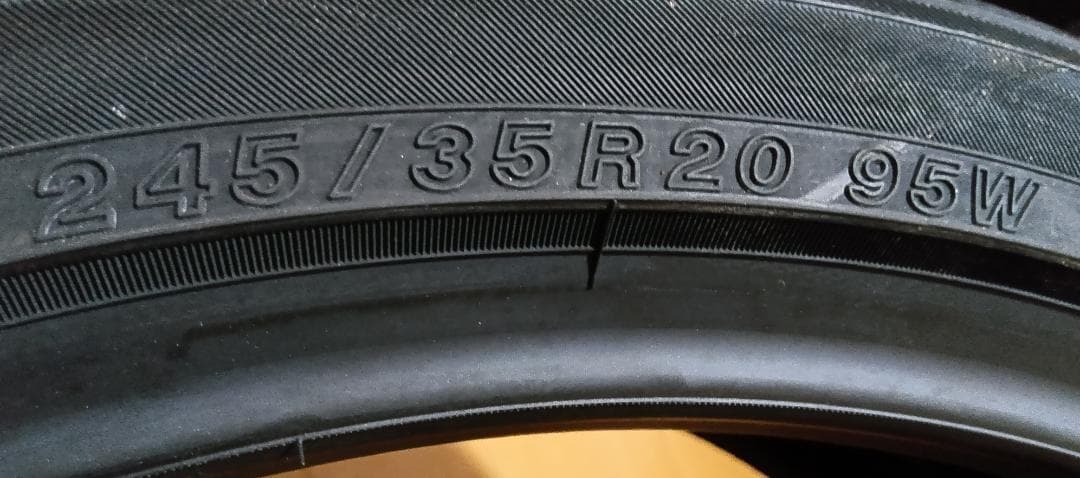 その①送料含日本製未使用2本　245/35R20ヨコハマブルーアースRV03