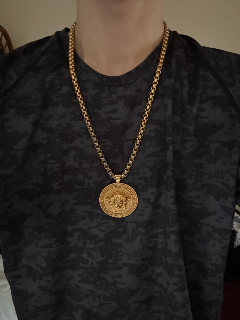 VERSACE ゴールド メダリオン ネックレス