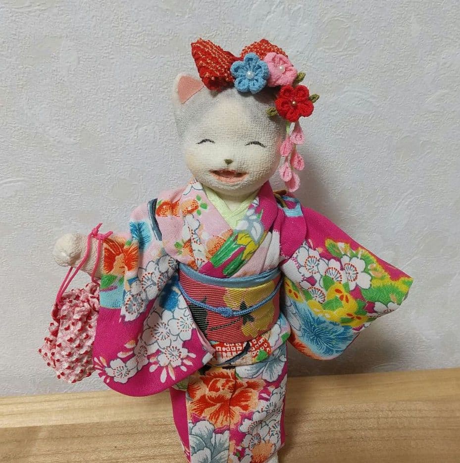 着物の猫ちゃん人形　ネコ　ねこ　ハンドメイド　古布 創作人形