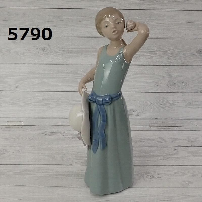 RU-5790 リヤドロ　人形　帽子　少女 20250213