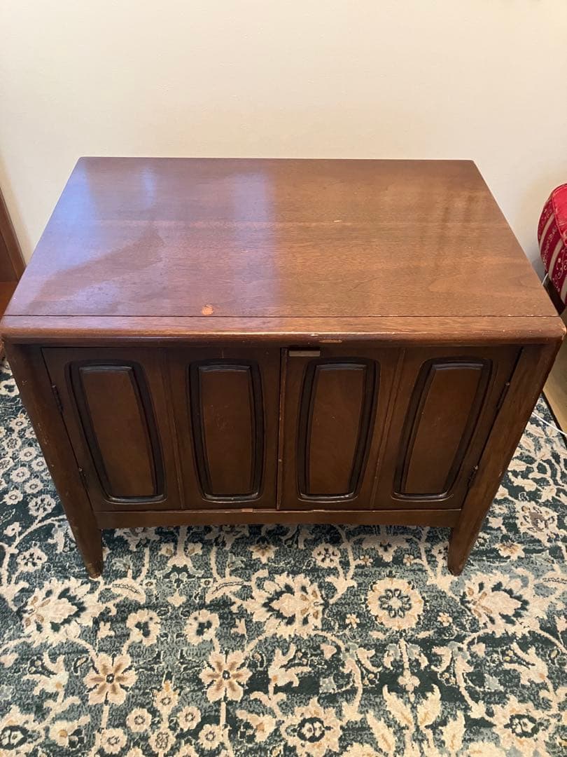 アメリカBROYHILL 社製Emphasisシリーズのビンテージナイトテーブル