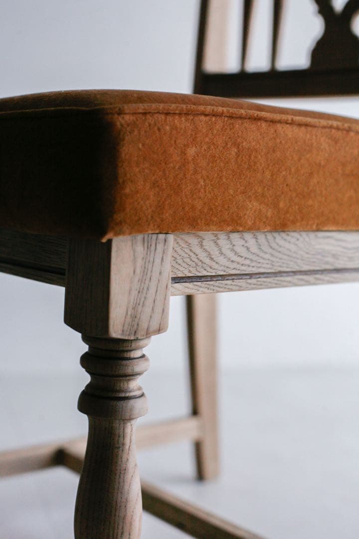 ナラ材　無垢材　白木　モケットチェア　ダイニングチェア　アンティーク　剥離