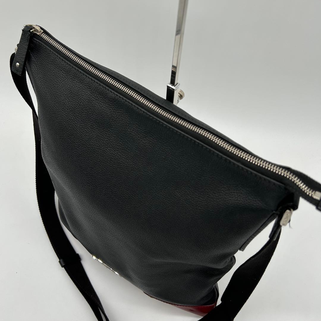 【美品】ブルガリ アーバン ショルダーバッグ レザー 黒 バイカラー 斜め掛け