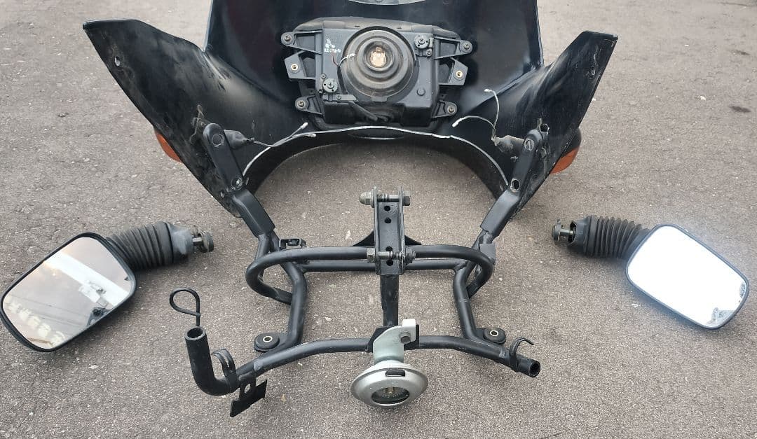 スズキ RGV250Γ カウルセット 黒 VJ21A 傷等有り 割れ無し