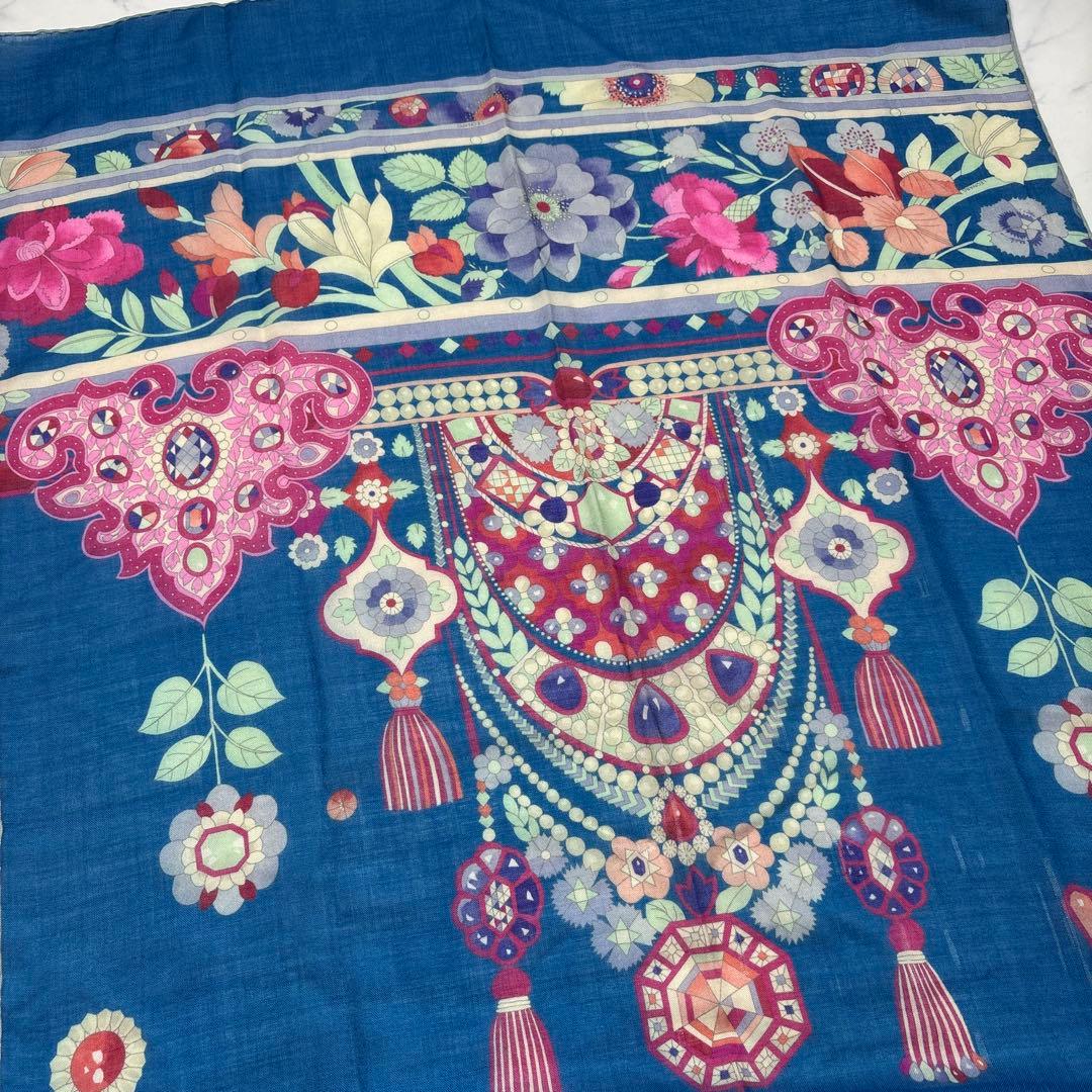 0902 レオナール　ストール　花柄　ブルー　汚れ,糸ツレあり.※値下げ不可.