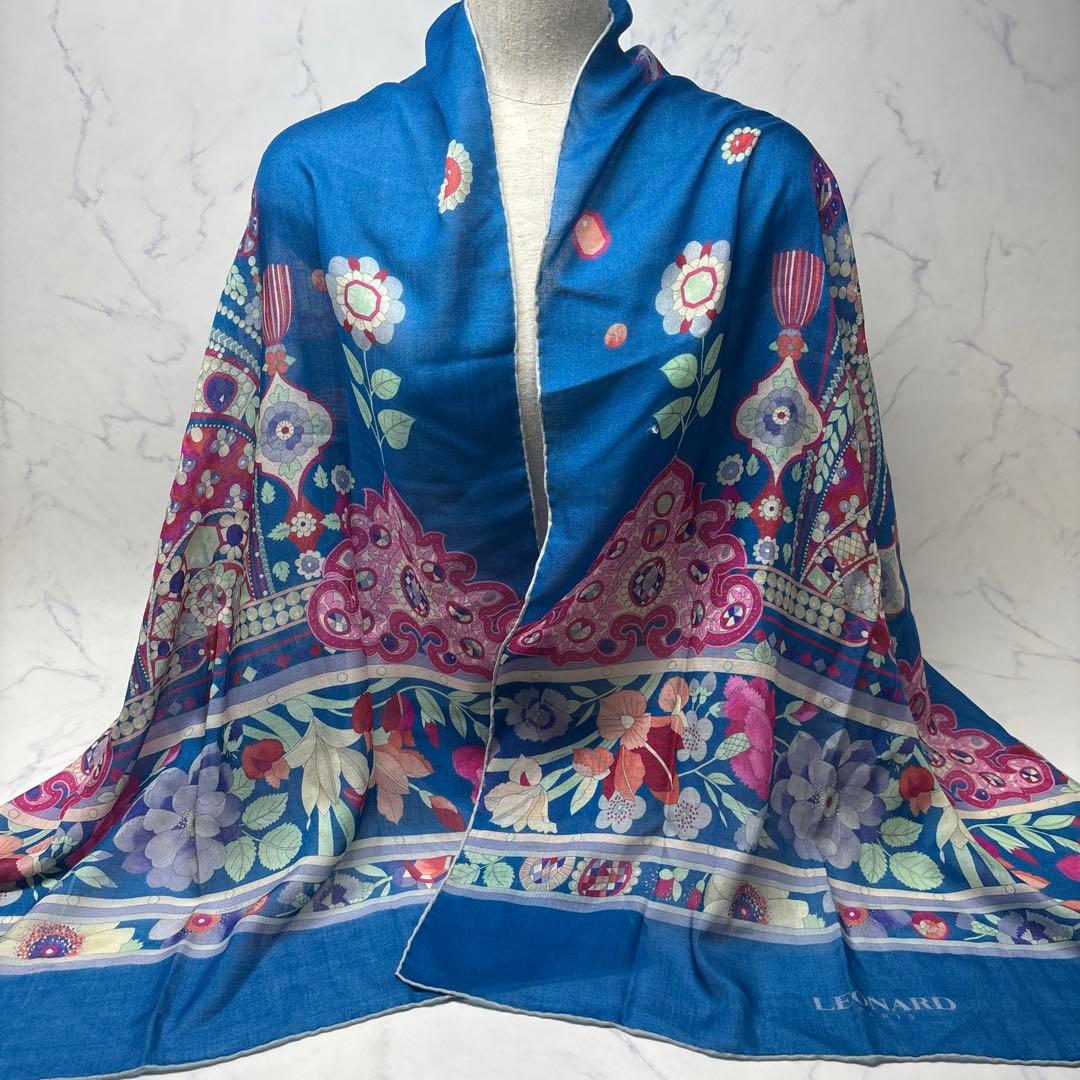 0902 レオナール　ストール　花柄　ブルー　汚れ,糸ツレあり.※値下げ不可.