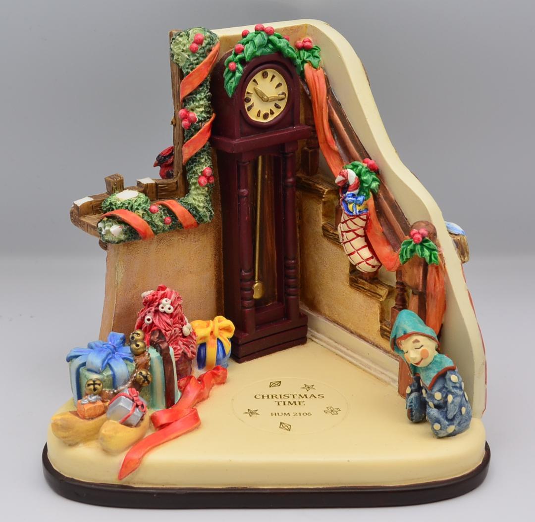 クリスマスの時期　＃1038　★フンメル　ドイツ・ゲーベル　限定品　飾り台付き