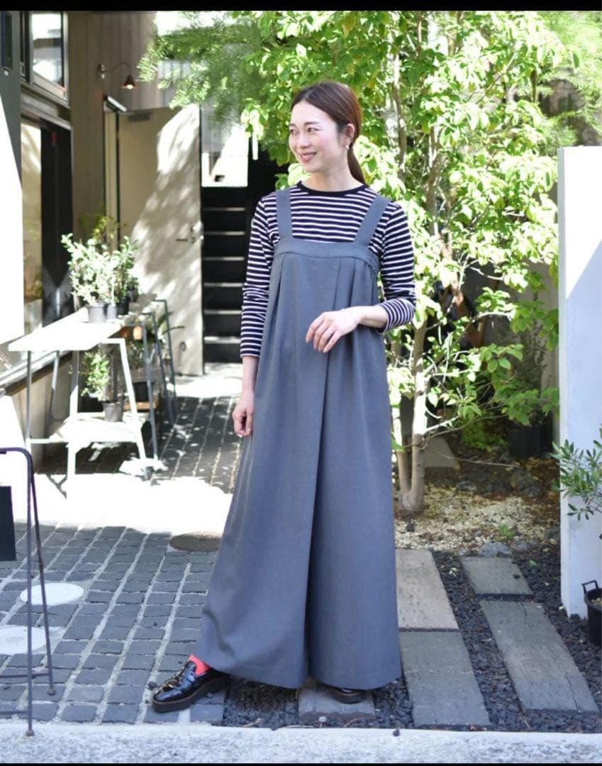 OURしなやか素材のラップ風サロペット　グレー