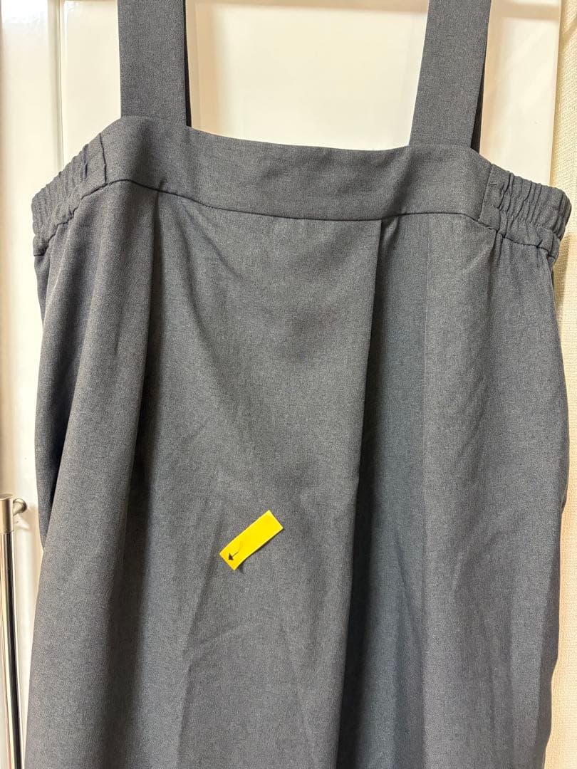 OURしなやか素材のラップ風サロペット　グレー