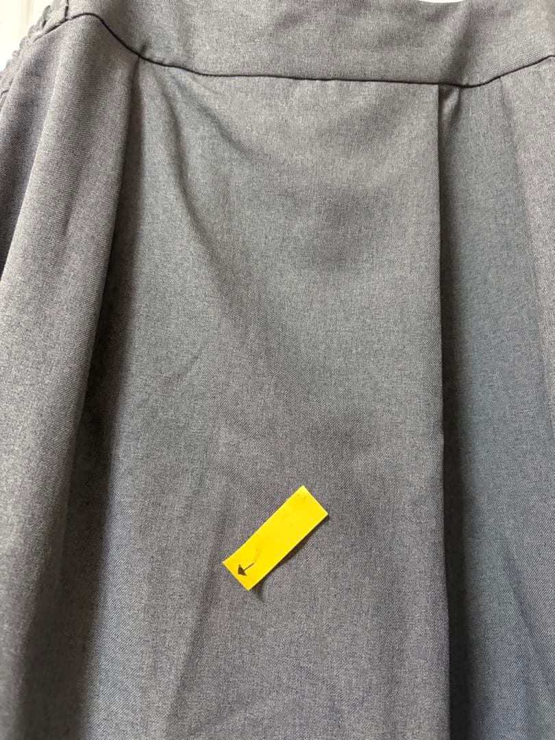 OURしなやか素材のラップ風サロペット　グレー