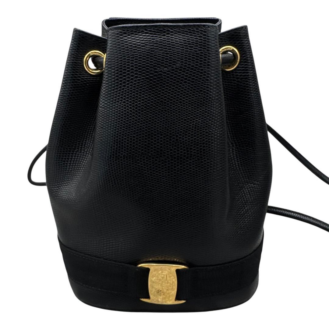 美品 サルバトーレフェラガモ ヴァラ金具 リュック サフィアーノレザー ブラック