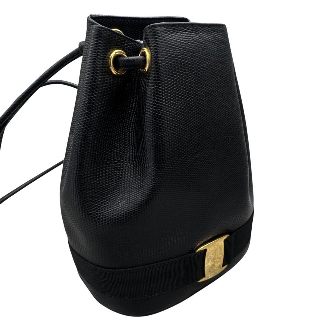 美品 サルバトーレフェラガモ ヴァラ金具 リュック サフィアーノレザー ブラック