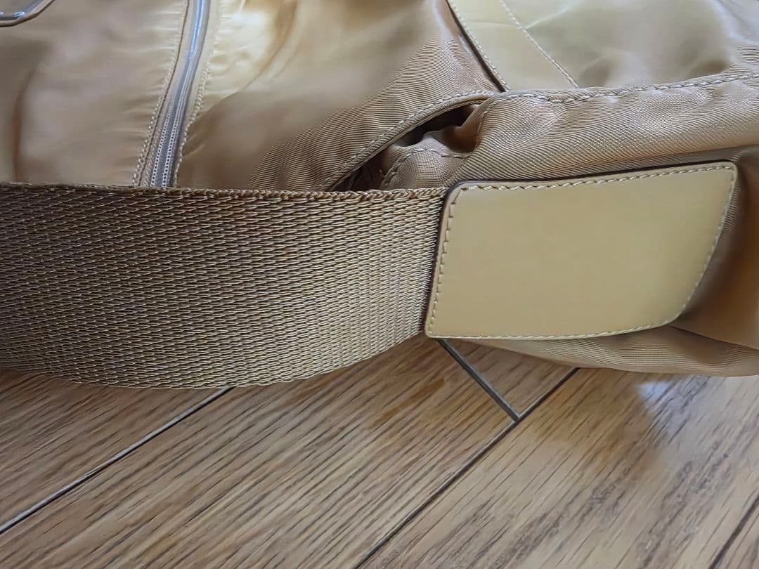 PRADA ナイロンバッグ ベージュ(ゴールド)