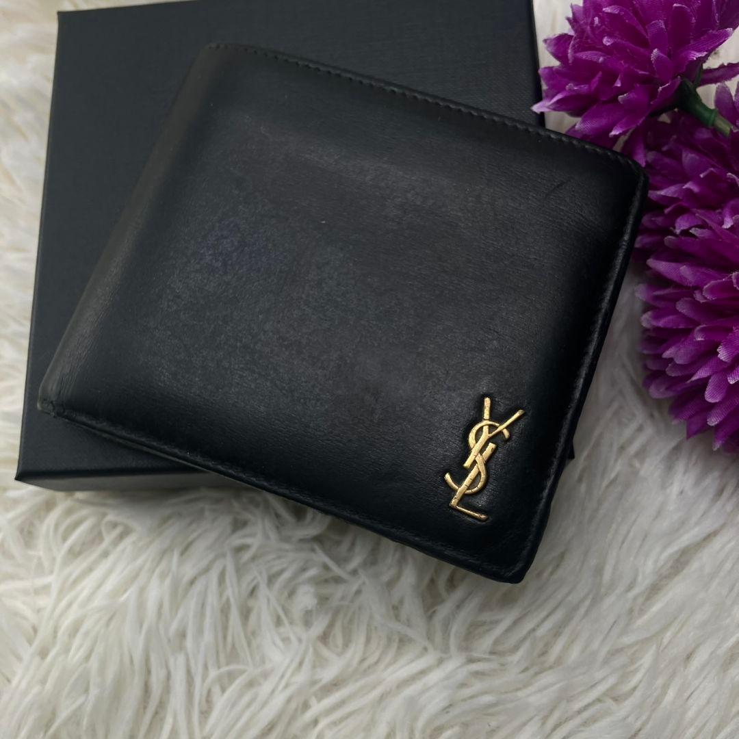 サンローラン 二つ折り財布 レザー カサンドラ 金具 ロゴ 黒 小銭入れ