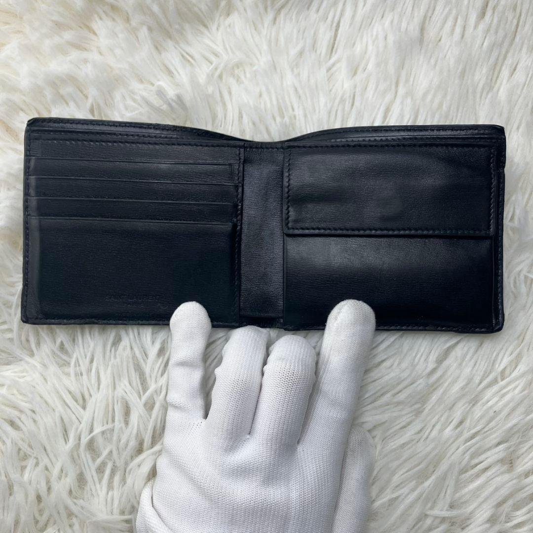 サンローラン 二つ折り財布 レザー カサンドラ 金具 ロゴ 黒 小銭入れ