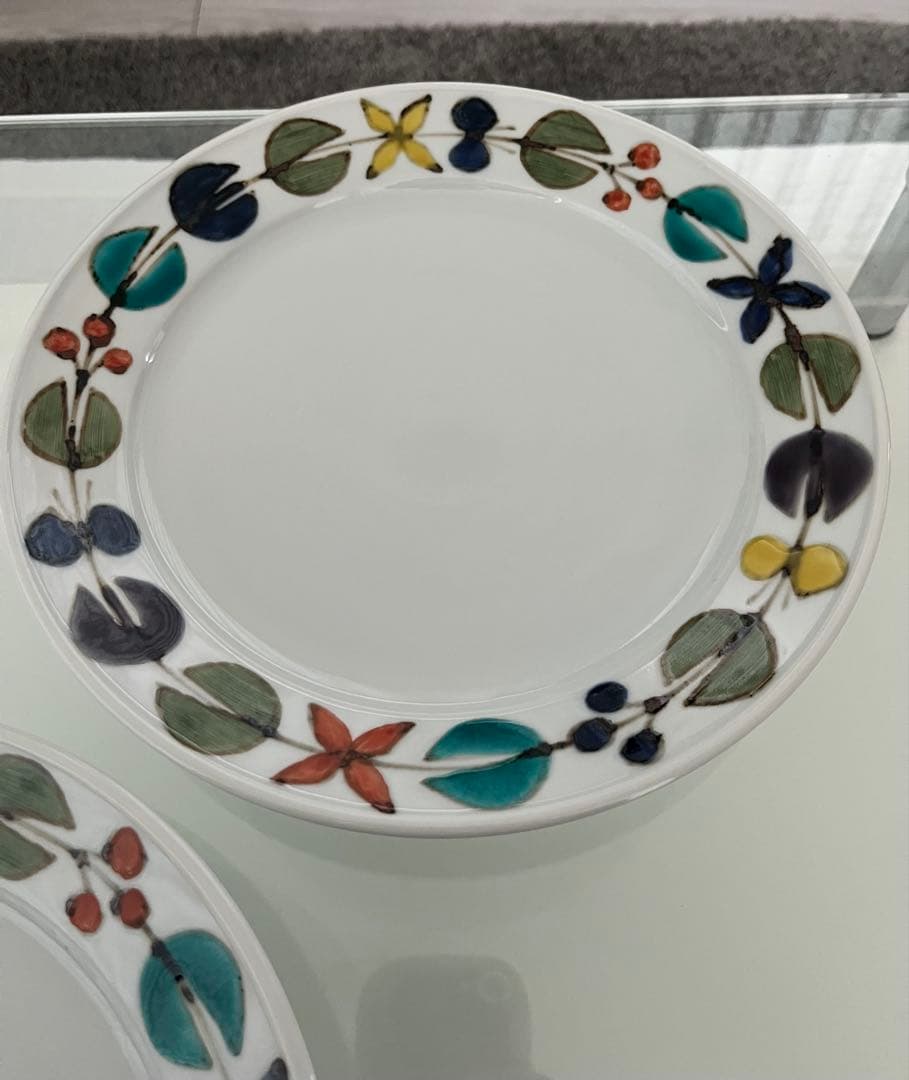 九谷青窯 徳永遊心 色絵花繋ぎ 8寸皿　2枚セット