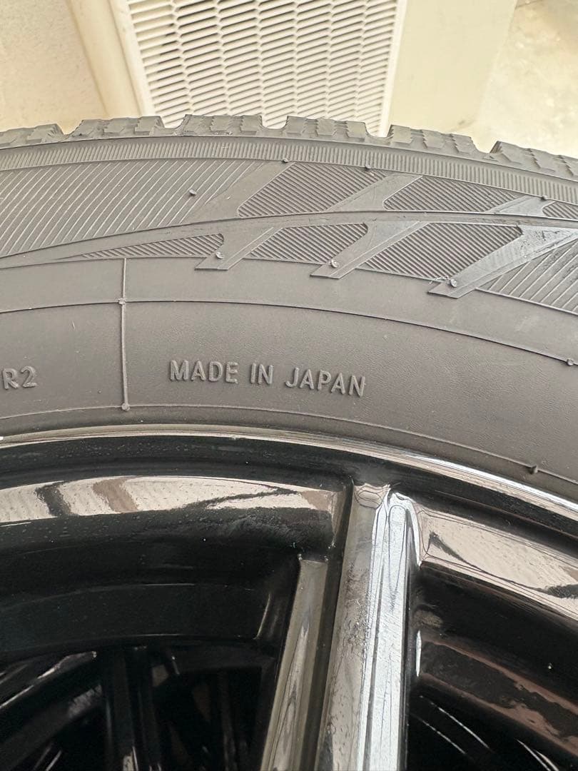 美品スタッドレスタイヤ15インチ ブラックホイール4本セット