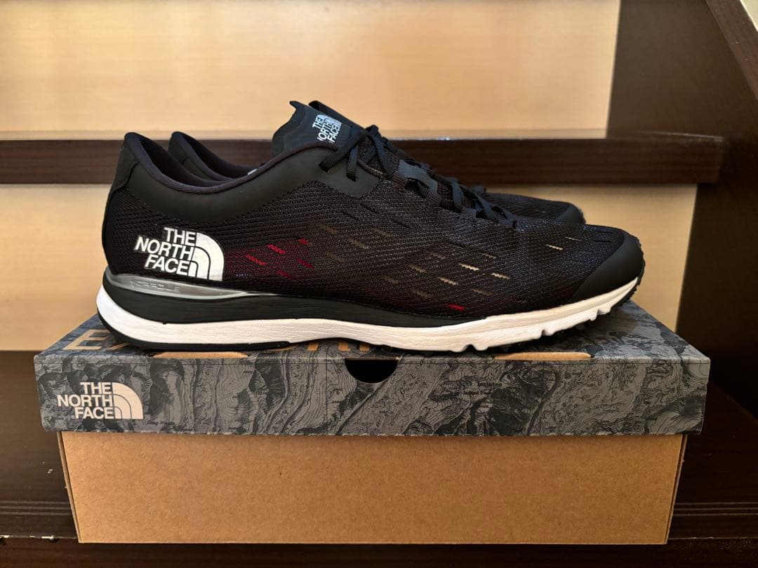 ノースフェイス　ランニングシューズ　ブラック　新品　27.5cm