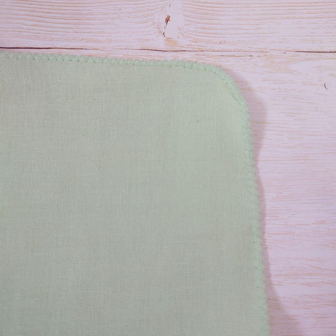 手刺繍入ちっちゃな ガーゼハンカチ【羊さんと蝶々】