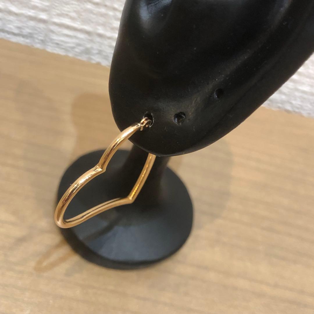 K18大きめハートフープゴールドピアス　135H2601