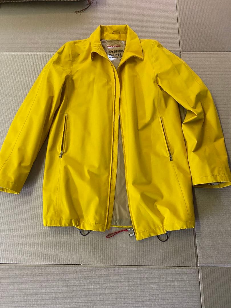 PRADA × GORE-TEX のダブルネーム＝高級感＋機能性