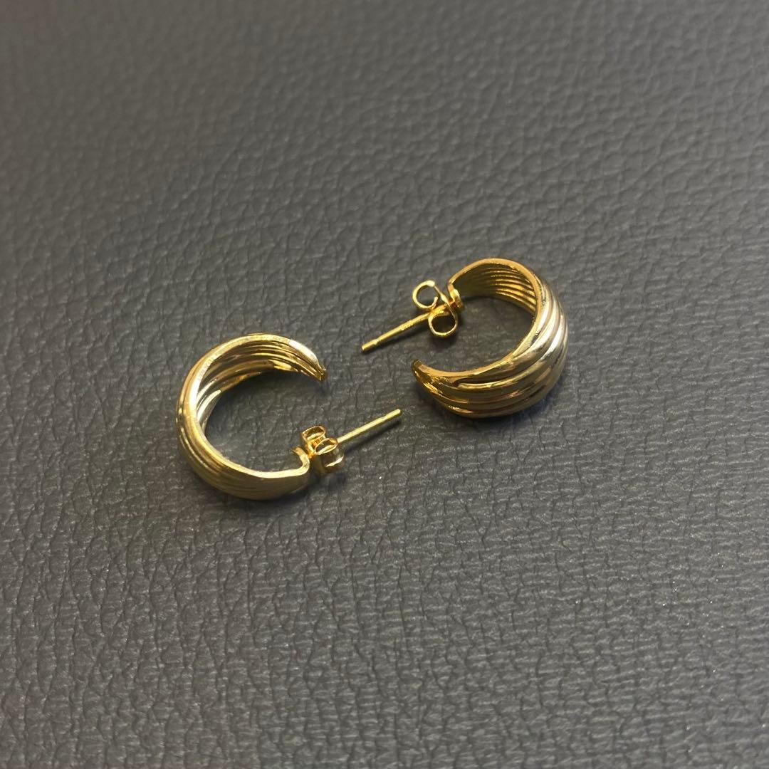 k18 フープ　ピアス　ゴールド　未使品　刻印　金　18k