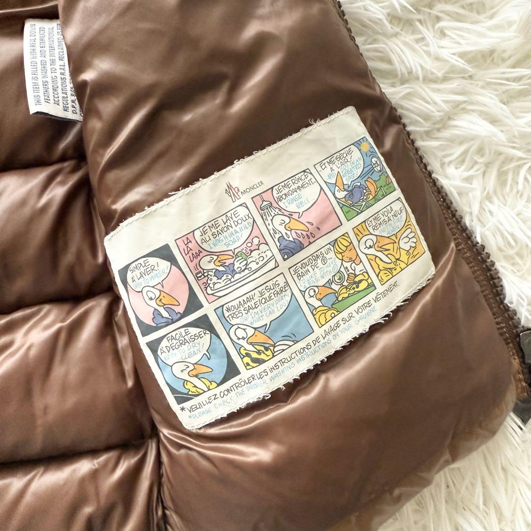 【モンクレール】バルトロメ ダウンベスト ブラウン　フード　ロゴワッペン　0