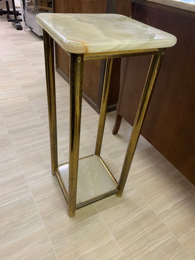 モダンな大理石風サイドテーブル　スリムコーヒーテーブル 2段収納棚付き