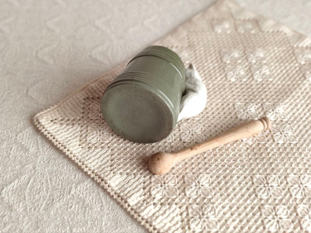 * vintage pot ❀ しろネコちゃんのいる グリーン ポット