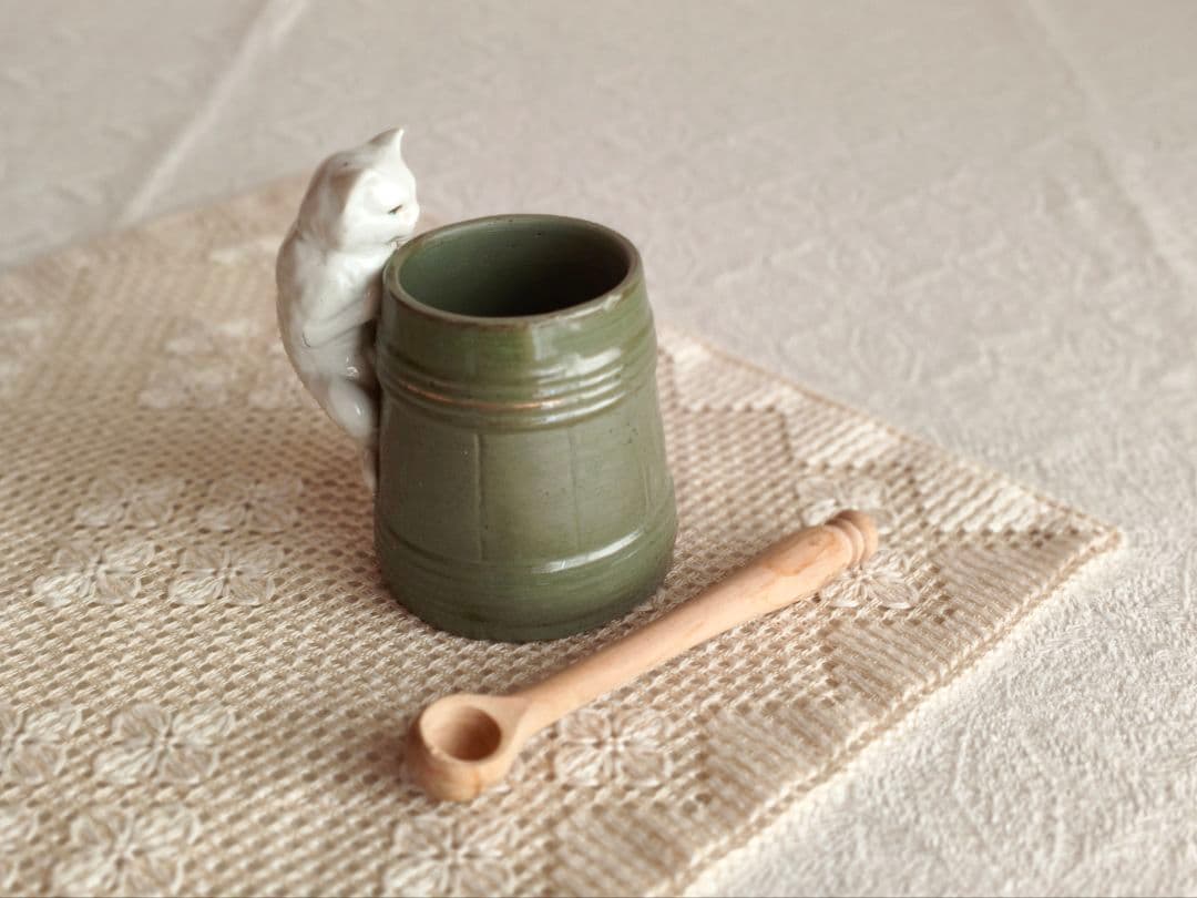 * vintage pot ❀ しろネコちゃんのいる グリーン ポット