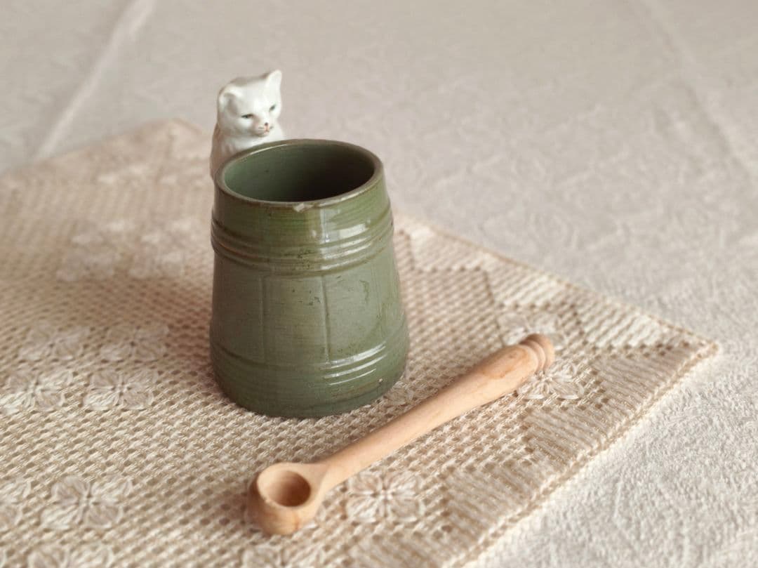 * vintage pot ❀ しろネコちゃんのいる グリーン ポット