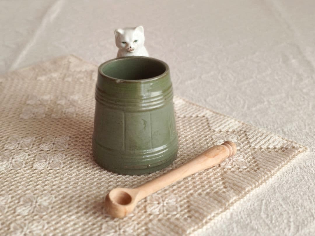 * vintage pot ❀ しろネコちゃんのいる グリーン ポット