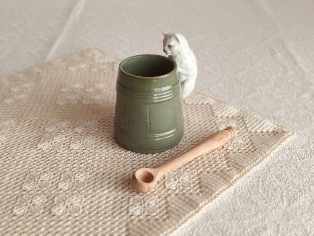 * vintage pot ❀ しろネコちゃんのいる グリーン ポット