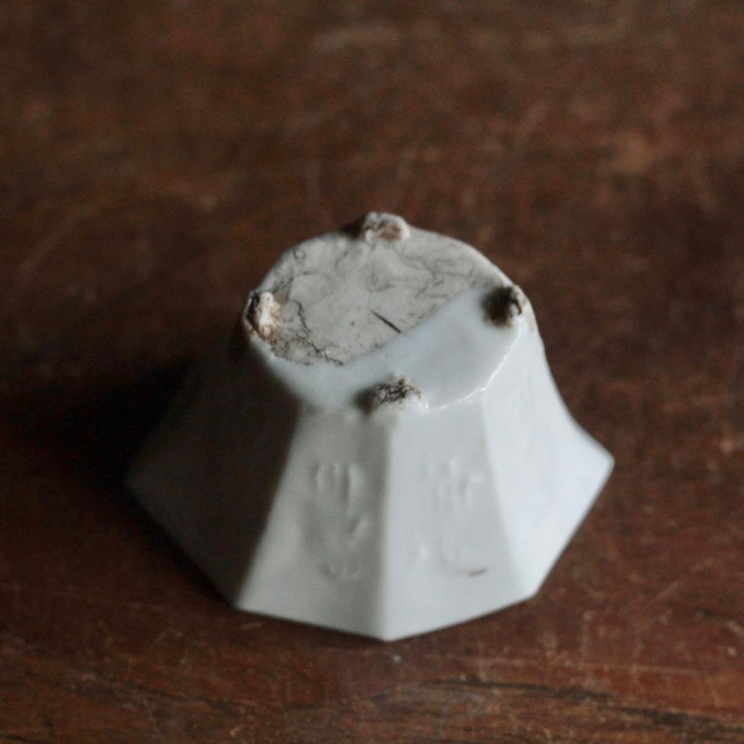 南京白磁 八角 面取 陽刻 人物文 盃 古美術 古道具 アンティーク 白南京