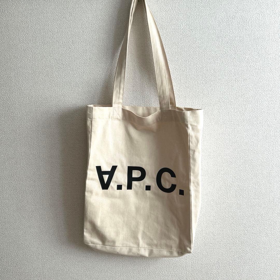 A.P.C アーペーセー Laure ブラックロゴトートバッグ