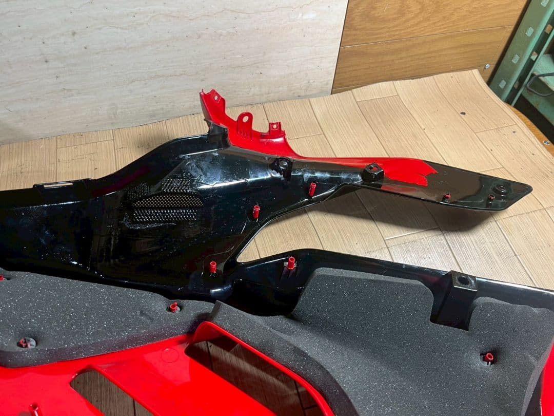 ドゥカティ　DUCATI パニガーレ　V4　SP2アニバーサリー 右サイドカウル