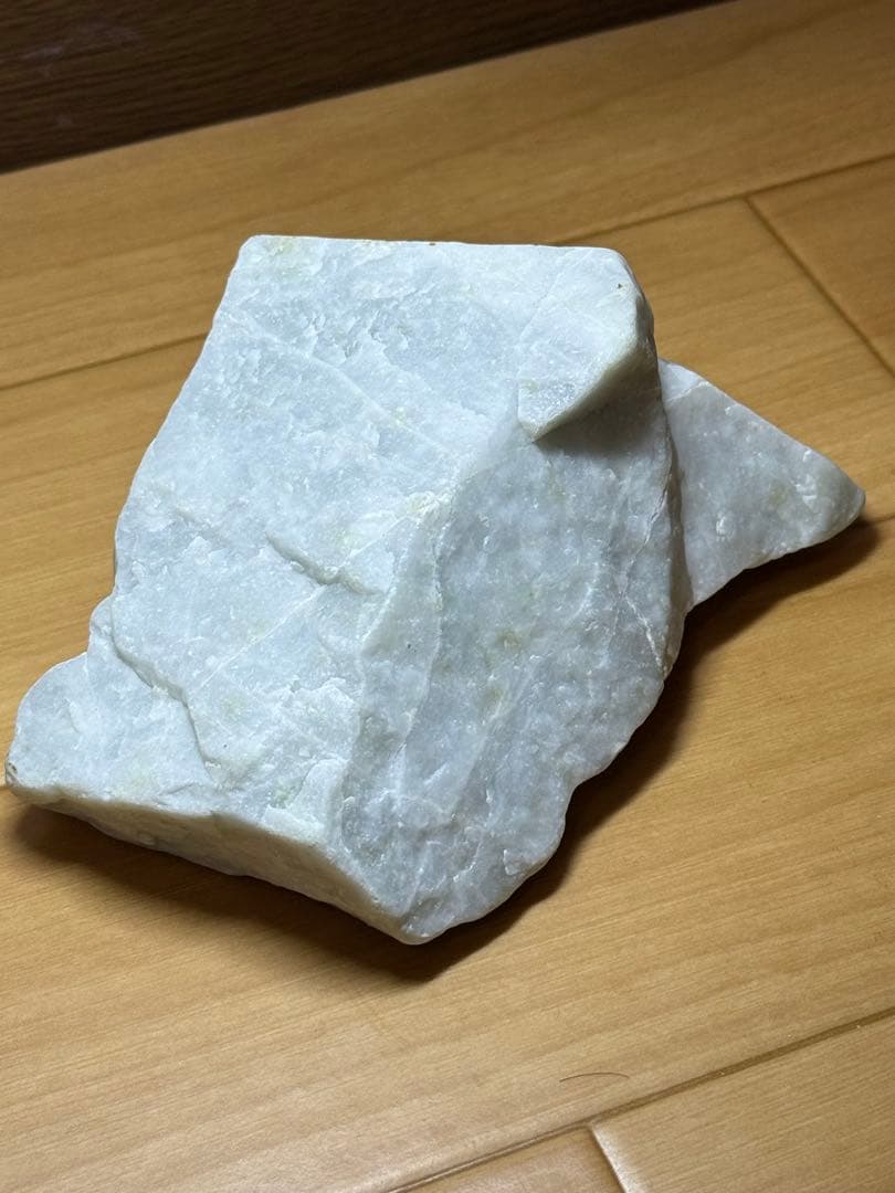 糸魚川翡翠　原石　565g