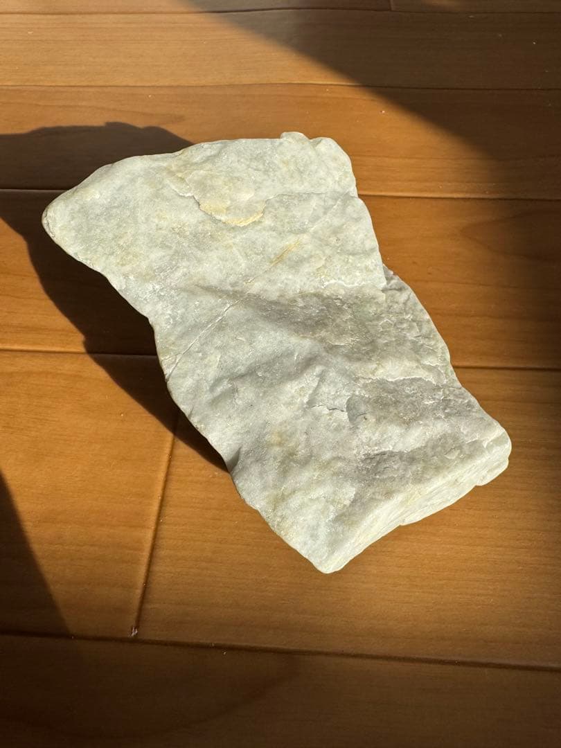 糸魚川翡翠　原石　565g