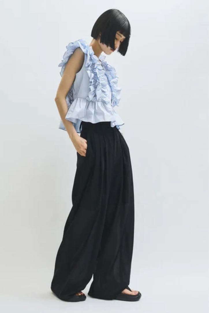 アダムエロペ　（完売商品）ペタルフリルブラウス