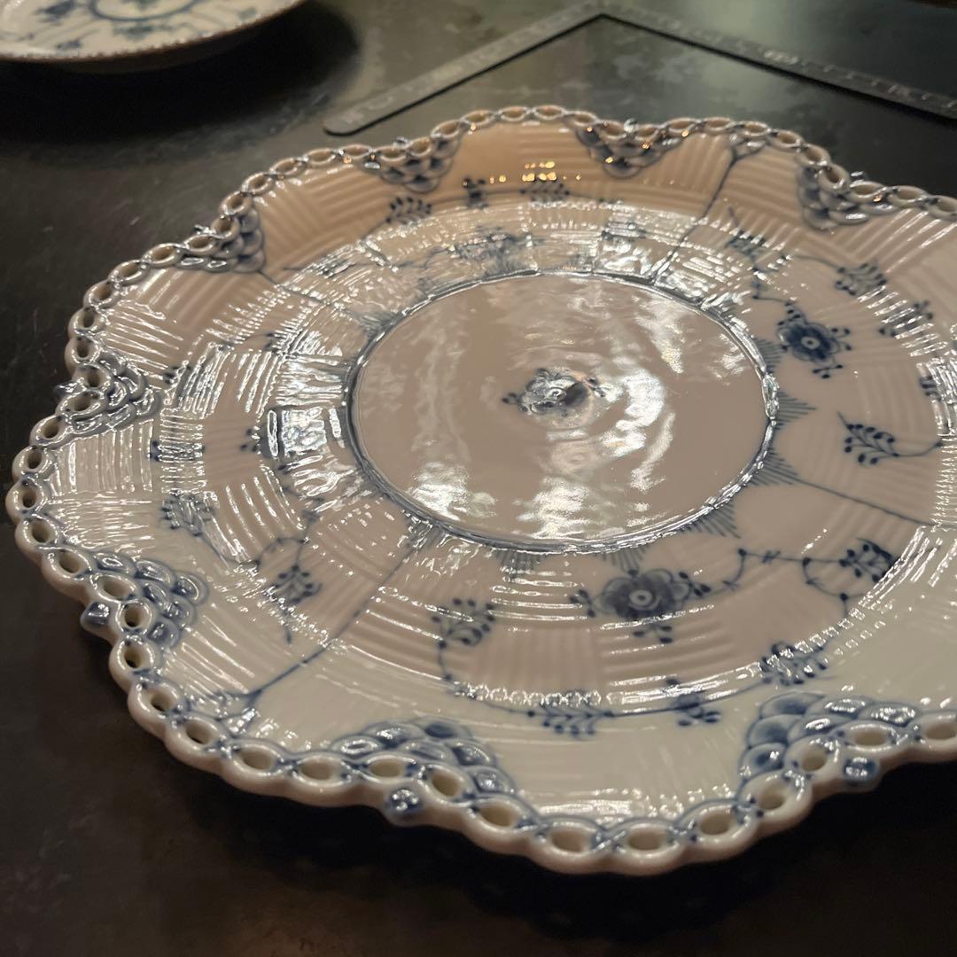 ロイヤルコペンハーゲン　ブルーフルーティッド かわいい形のお皿