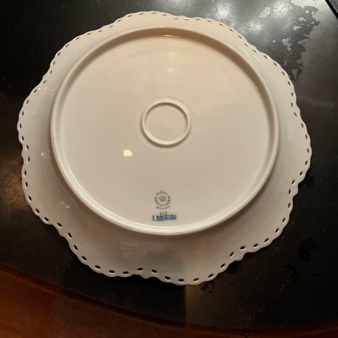 ロイヤルコペンハーゲン　ブルーフルーティッド かわいい形のお皿