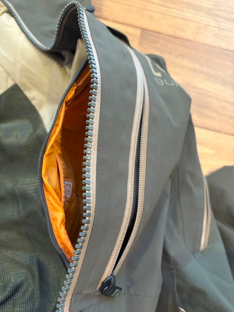 Burton [ak] GORE-TEX ジャケット オリーブ